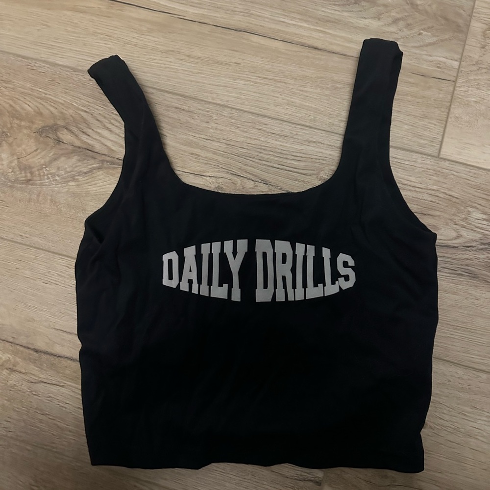 Daily Drills Logo Scoop Tank